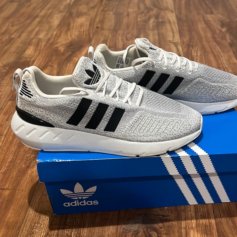 Adidas Swift Run